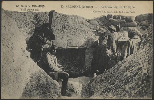 Soldats dans une tranchée de première ligne en Argonne (Meuse).